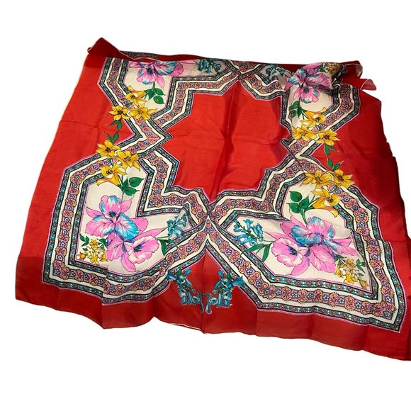 Vintage 100% Silk Hand Rolled Square Scarf USA Lilies Bluebells Iris Design - Picture 7 of 7